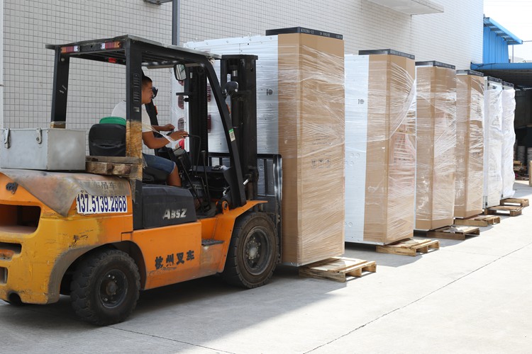 贵州贵阳市KYN28中置柜出货1